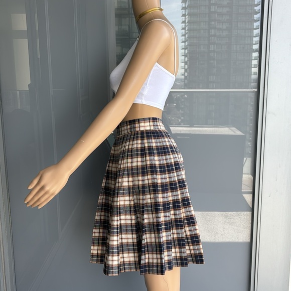 Vintage Pleated Plaid Skirt - Picture 4 of 9